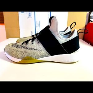 Nike Air Zoom Strong Training Womens 9